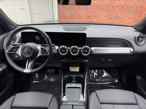 New 2025 Mercedes-Benz GLB 250 4MATIC image 12