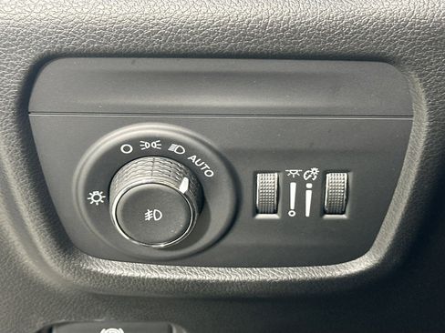 Used 2023 Jeep Grand Cherokee Limited w/ Luxury Tech Group II image 10