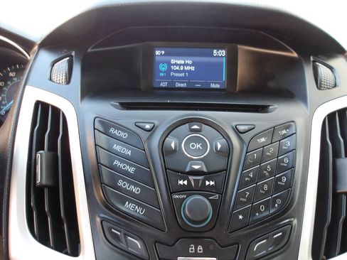 Used 2014 Ford Focus SE FWD image 12