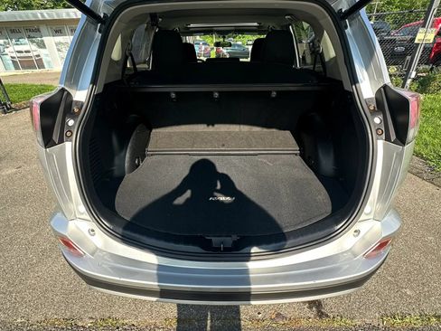 Used 2016 Toyota RAV4 XLE AWD/4WD image 9