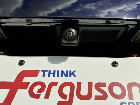 Used 2025 Kia Carnival EX image 15