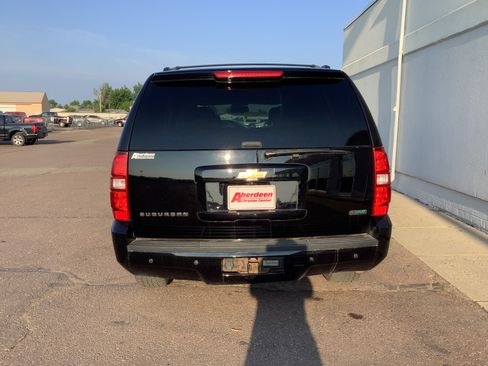 Used 2011 Chevrolet Suburban LT w/ Luxury Package AWD/4WD image 5