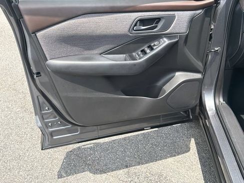 Used 2023 Nissan Rogue S FWD image 10