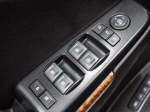 Used 2018 Chevrolet Suburban Premier image 6