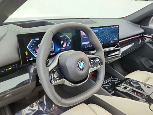 Used 2025 BMW 530i RWD image 19