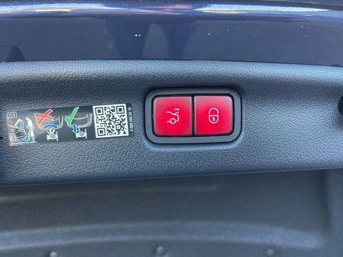 Used 2024 Mercedes-Benz C 300 4MATIC Sedan image 25