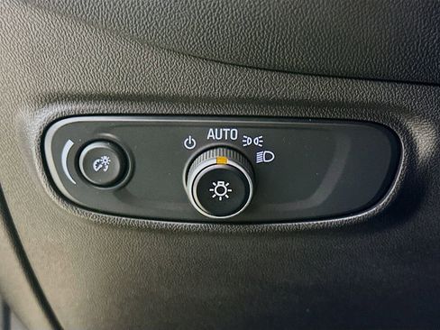 Used 2019 Chevrolet Equinox LT image 12