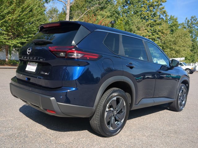 Used 2024 Nissan Rogue SV AWD/4WD image 4