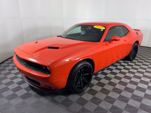 Used 2019 Dodge Challenger SXT AWD/4WD image 8