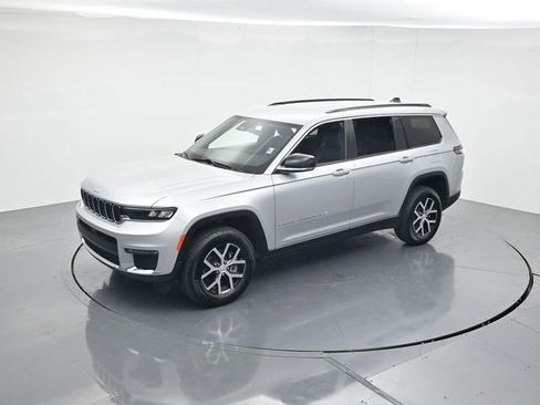 Used 2025 Jeep Grand Cherokee L Limited AWD/4WD image 44