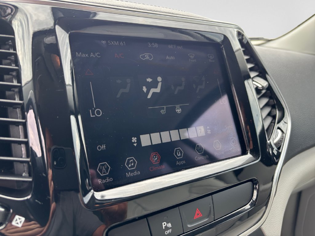 Used 2019 Jeep Cherokee Limited AWD/4WD image 23