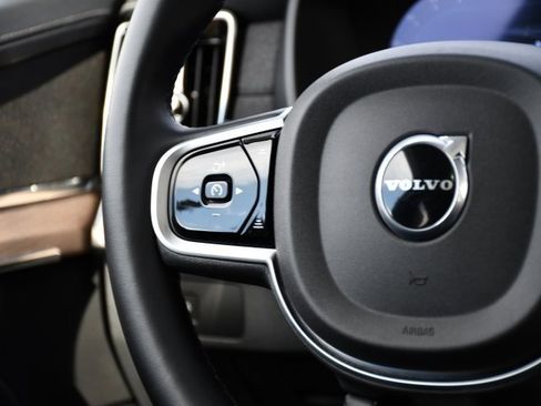 Certified 2025 Volvo XC90 B6 Plus image 22