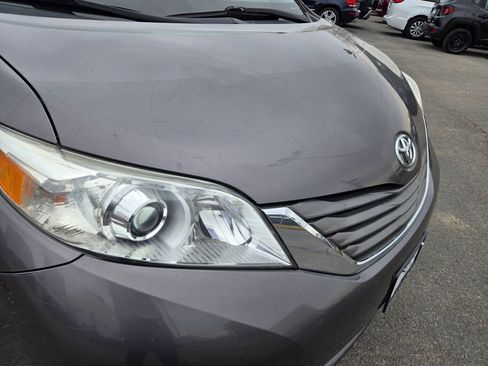 Used 2011 Toyota Sienna XLE image 17