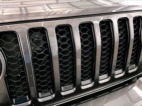 Used 2021 Jeep Wrangler Unlimited Sahara image 29