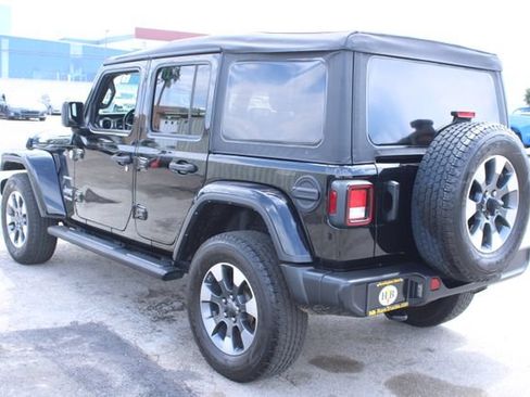 Used 2022 Jeep Wrangler Unlimited Sahara AWD/4WD image 6