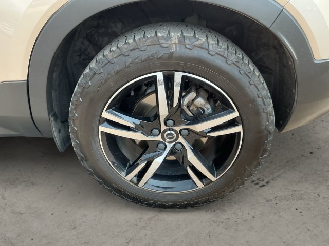 Used 2023 Volvo XC40 B5 Plus AWD/4WD image 9