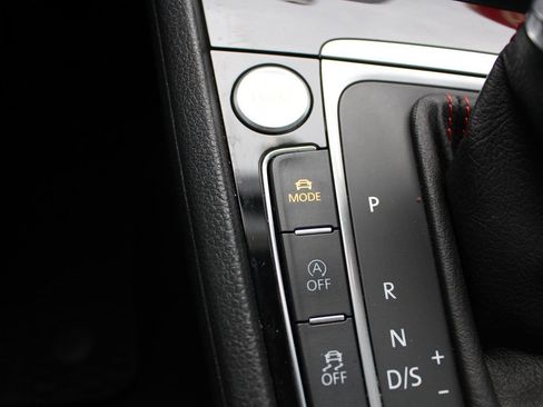 Used 2019 Volkswagen GTI SE image 32