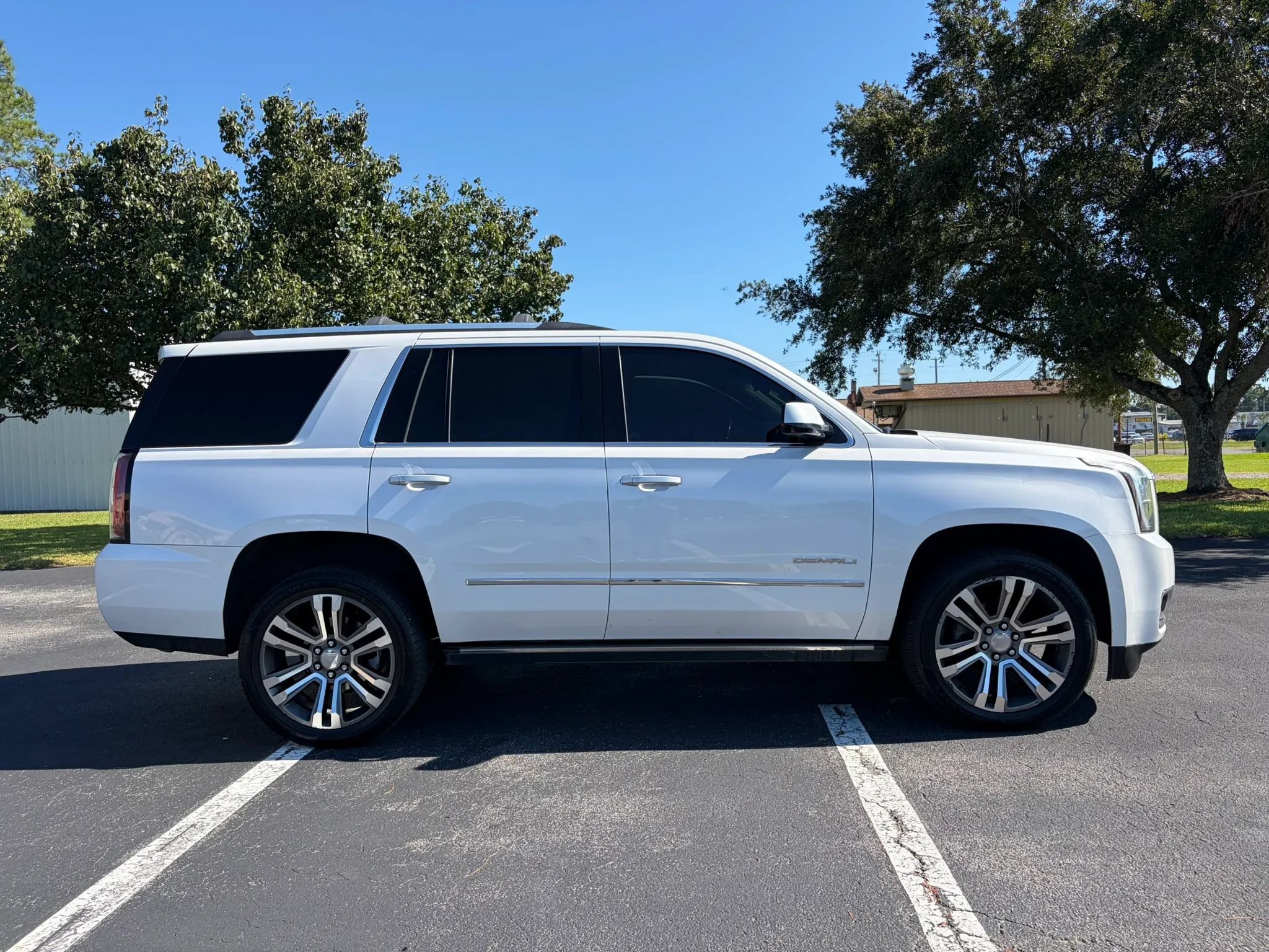 Used 2019 GMC Yukon Denali w/ Denali Ultimate Package RWD image 8