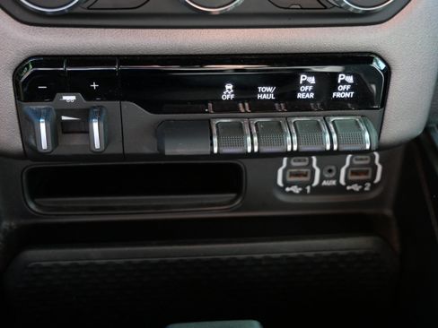 Used 2020 RAM 1500 Big Horn AWD/4WD image 31