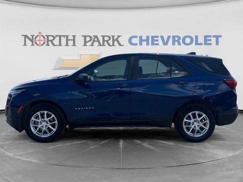 Used 2022 Chevrolet Equinox LS FWD image 6