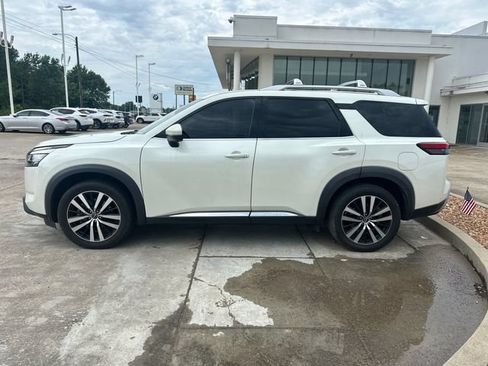Used 2023 Nissan Pathfinder Platinum AWD/4WD image 2