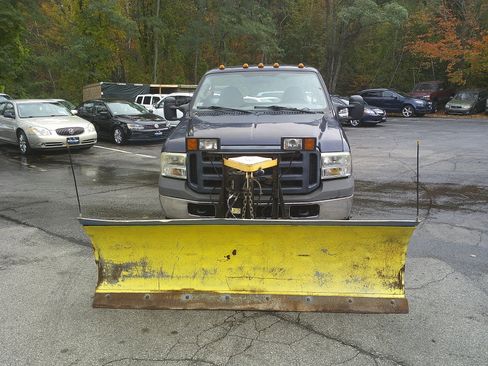 Used 2006 Ford F350 XL image 2