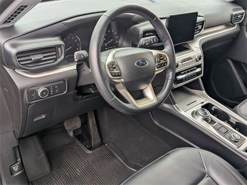 Used 2022 Ford Explorer XLT w/ Equipment Group 202A image 10