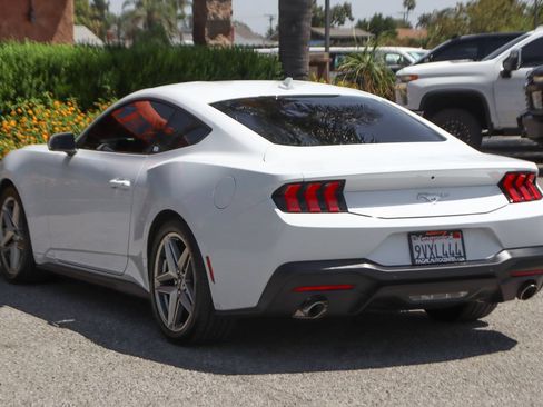 Used 2025 Ford Mustang Coupe RWD image 6