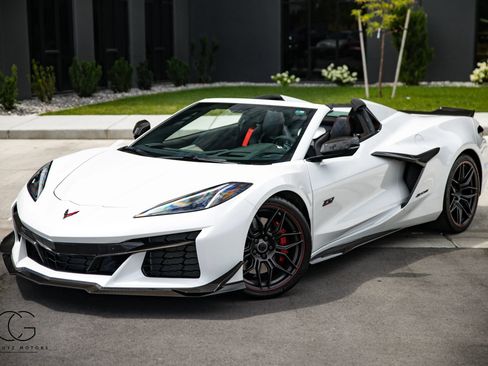 Used 2023 Chevrolet Corvette Z06 RWD image 4