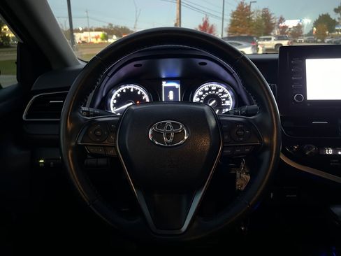 Used 2022 Toyota Camry SE image 15