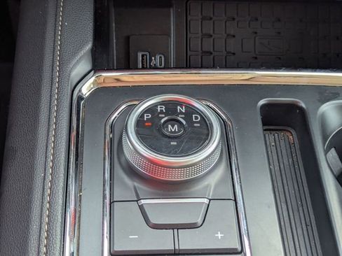 Used 2024 Ford Expedition XLT image 18