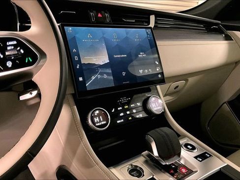 Certified 2025 Jaguar F-PACE R-Dynamic S image 5