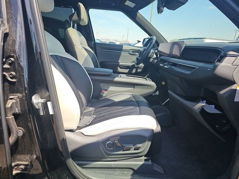 Certified 2024 Kia EV9 GT-Line AWD/4WD image 8