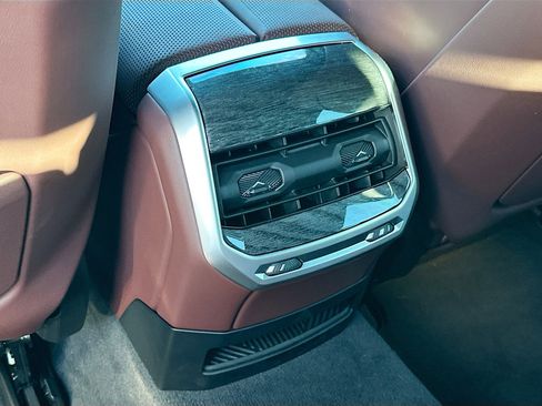 Used 2024 BMW 760i xDrive image 25