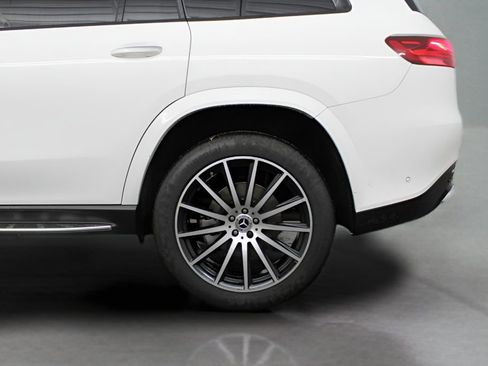 Used 2024 Mercedes-Benz GLS 450 4MATIC image 44