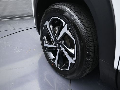 Used 2023 Chevrolet TrailBlazer RS w/ Sun and Liftgate Package image 34