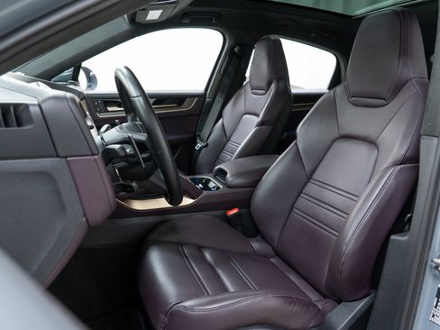 Certified 2024 Porsche Cayenne Coupe AWD/4WD image 18