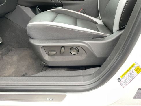 Used 2024 Buick Envision Sport Touring image 23