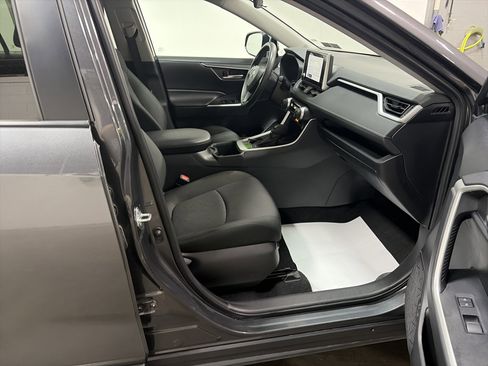 Used 2024 Toyota RAV4 XLE FWD image 28