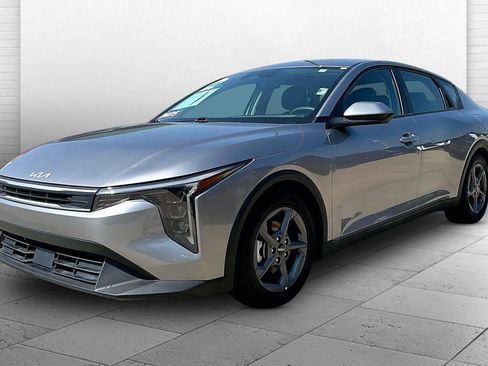 Used 2025 Kia K4 FWD image 3