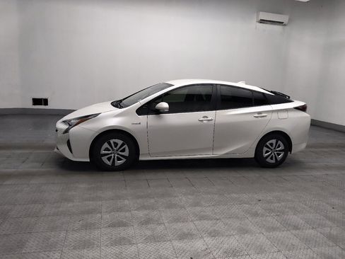 Used 2018 Toyota Prius Two w/ Prius Two Safety Plus Package FWD image 2
