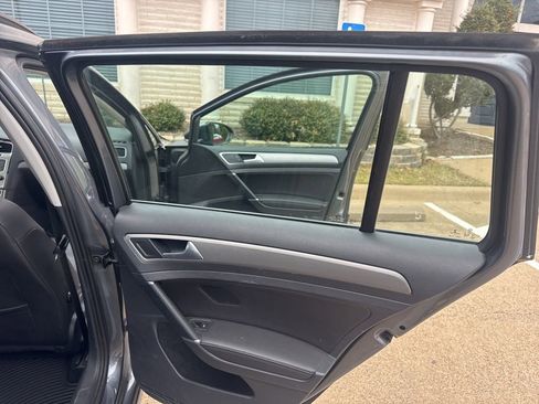 Used 2015 Volkswagen Golf SE image 14