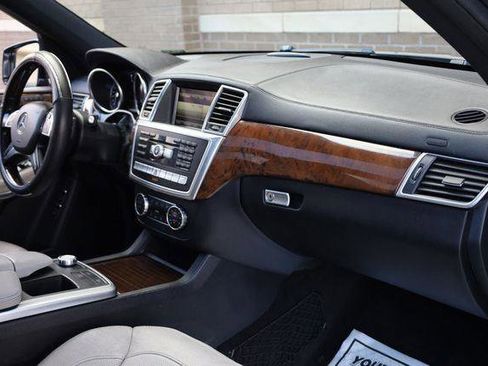 Used 2015 Mercedes-Benz GL 550 4MATIC image 29