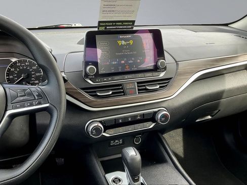 Used 2025 Nissan Altima 2.5 SV image 10