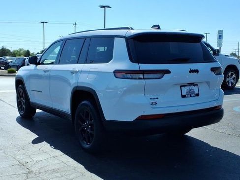 Used 2025 Jeep Grand Cherokee L Altitude AWD/4WD image 5
