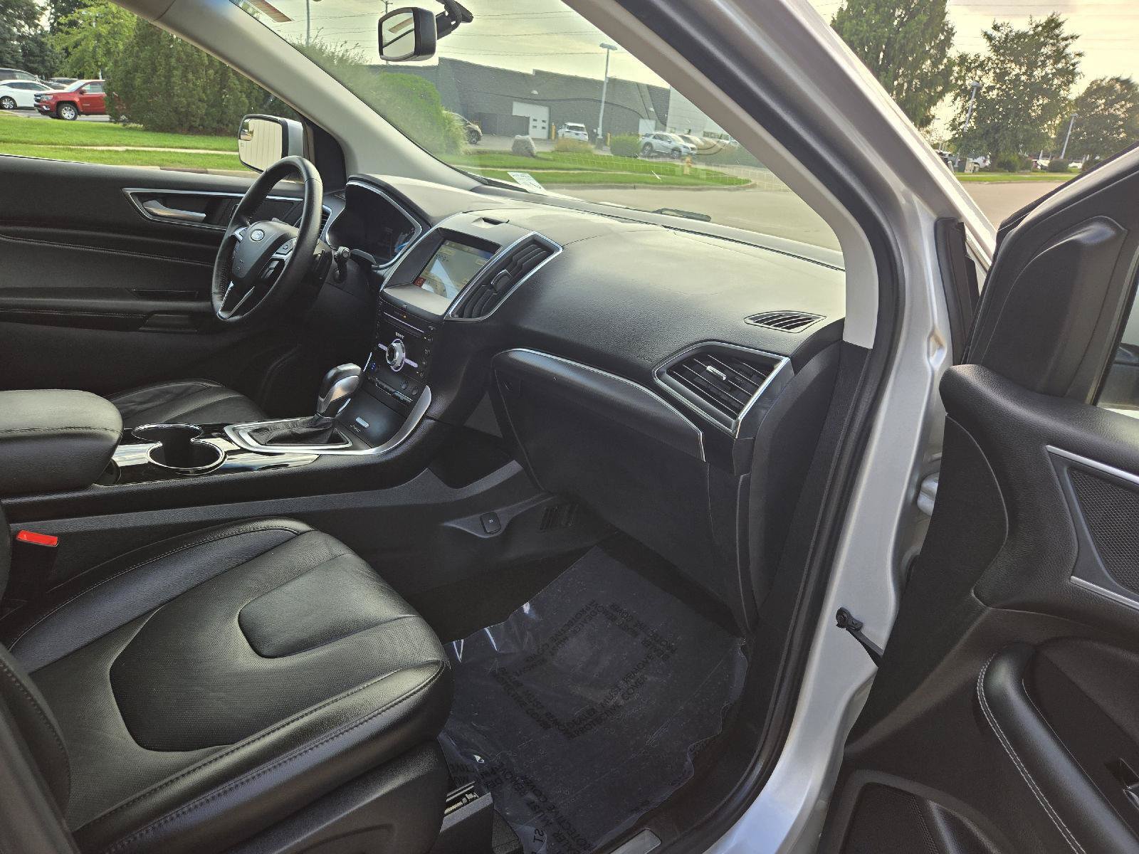 Used 2018 Ford Edge Titanium w/ Equipment Group 301A FWD image 24