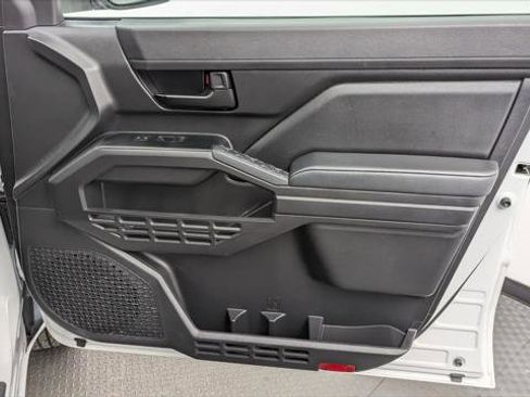 Used 2025 Toyota Tacoma SR image 22