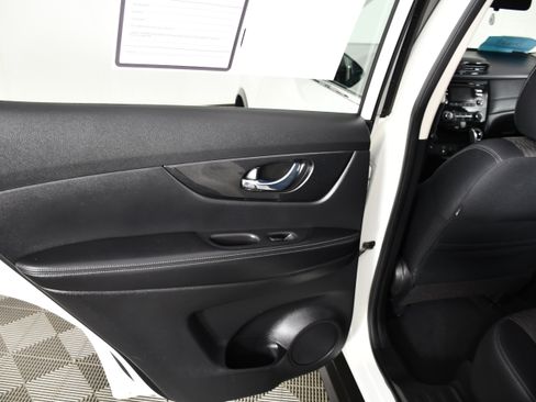 Used 2017 Nissan Rogue S AWD/4WD image 44