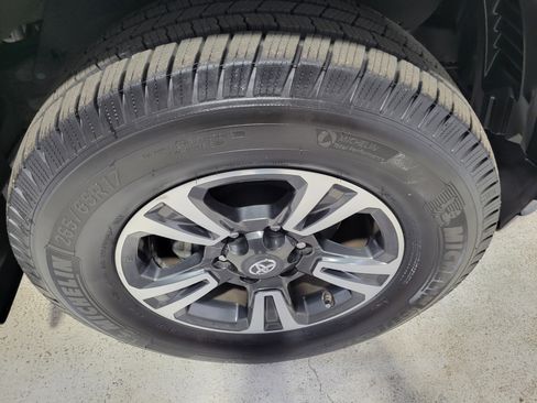 Used 2018 Toyota Tacoma SR5 image 42