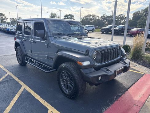 Used 2024 Jeep Wrangler Unlimited Sport AWD/4WD image 3